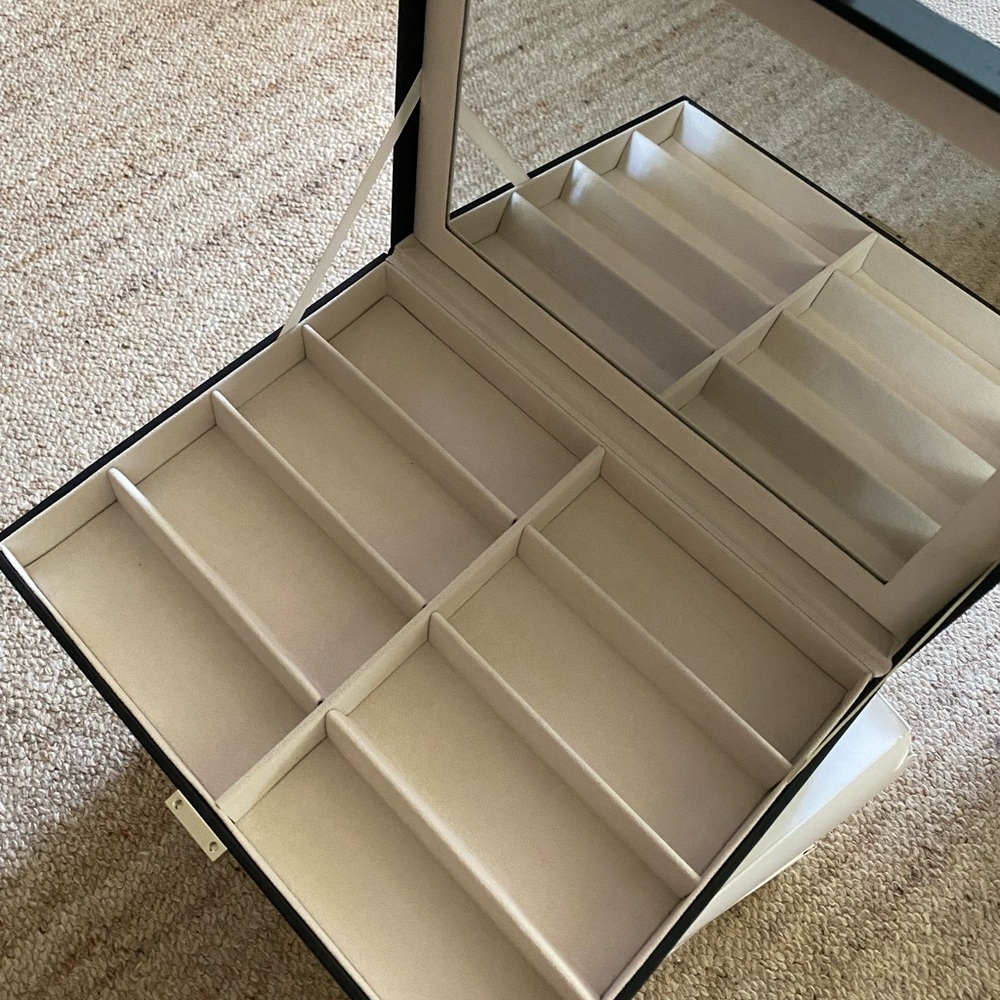 Elegant Cream Eyewear or Jewelry Box